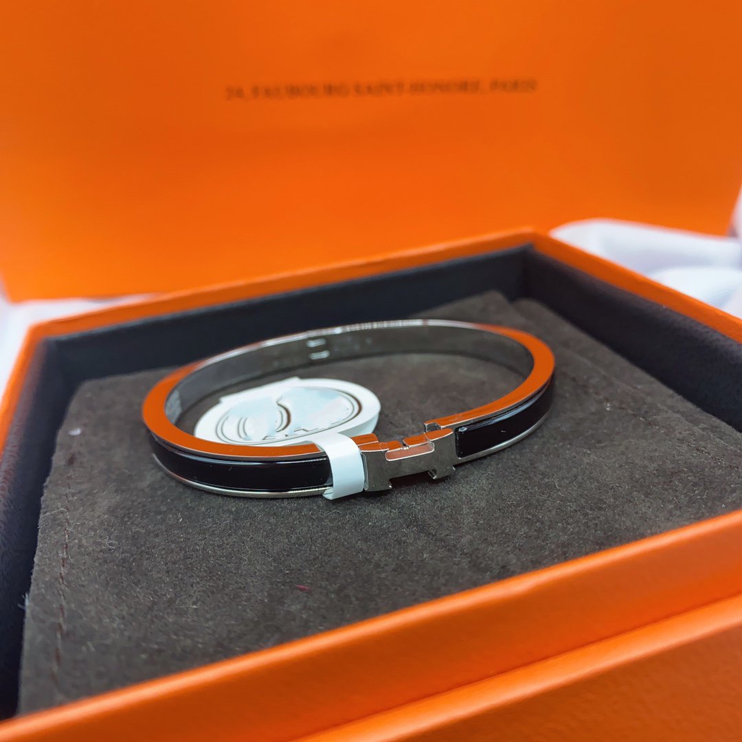 TimiCLASSIC HM CLIC BLACK 8MM ENAMEL BRACELET