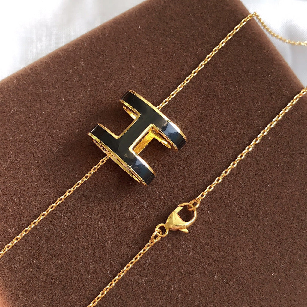 TimiHM CLIC BLACK ENAMEL GOLD NECKLACE