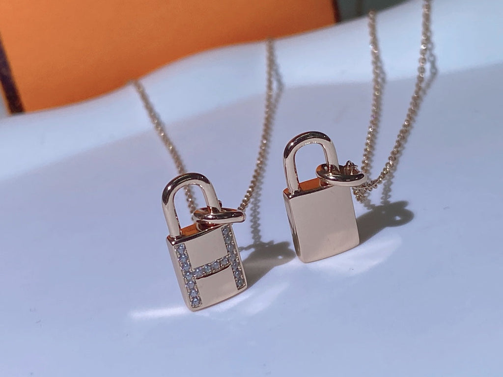 TimiHM ADVANCED NICHE LOCK HEAD NECKLACE DIAMONDS