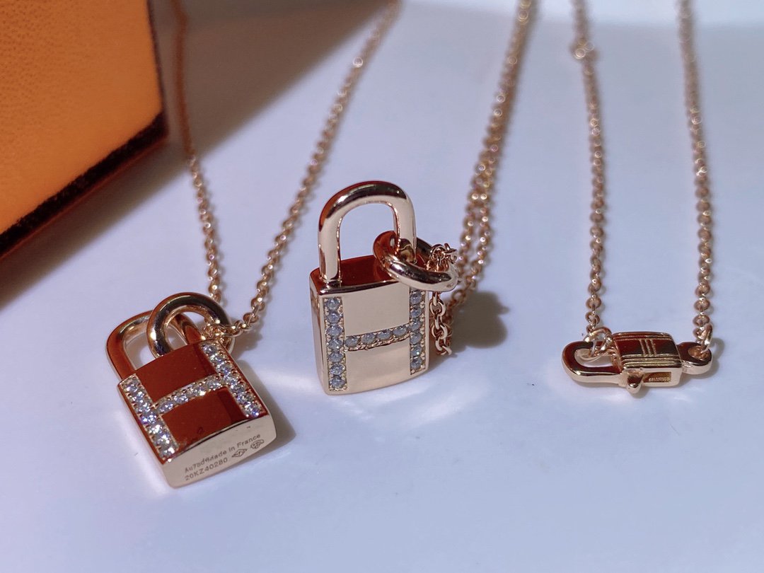 TimiHM ADVANCED NICHE LOCK HEAD NECKLACE DIAMONDS