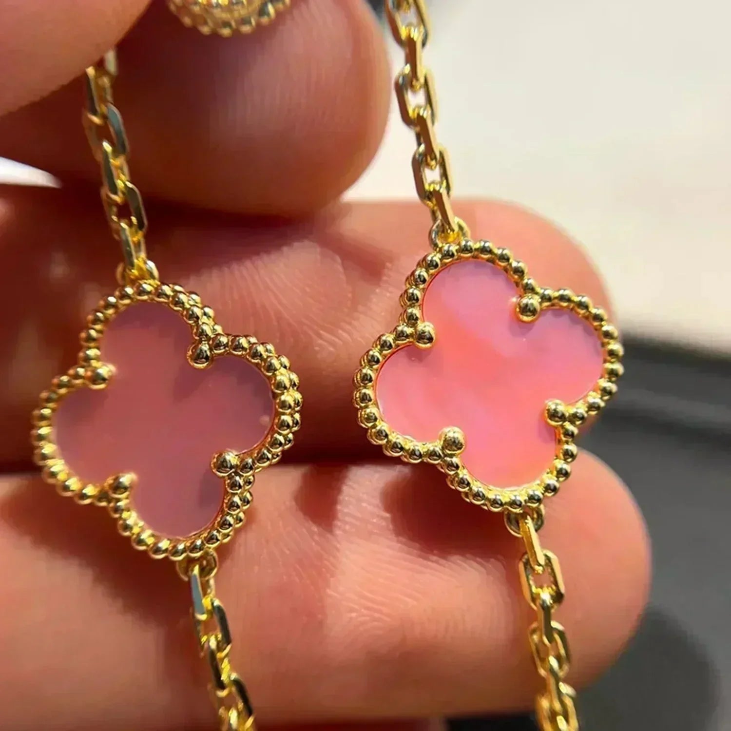 [Timi]New  CLOVER 5 MOTIFS  PINK MOP BRACELET COLLECTION