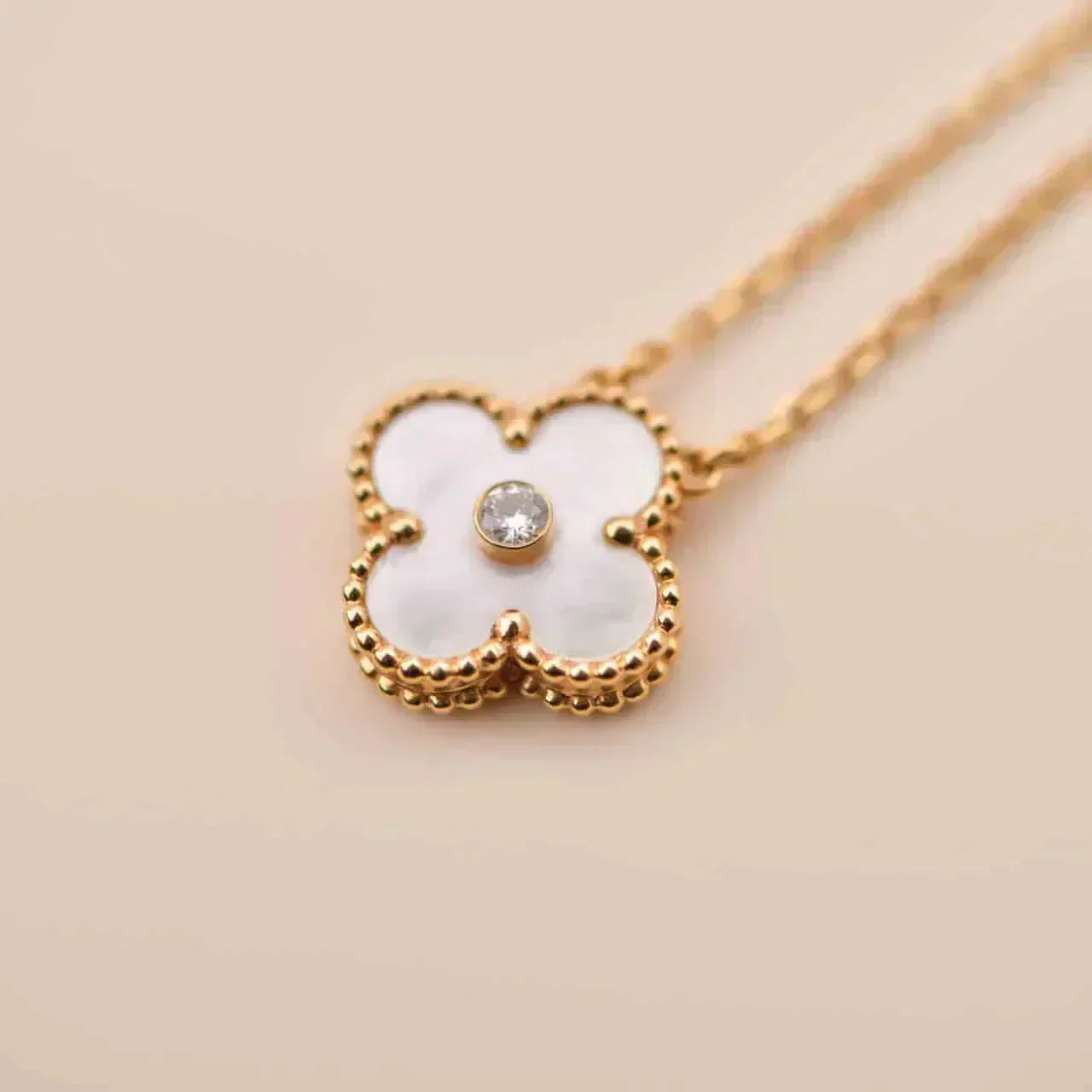 TimiCLOVER 15MM DIAMOND WHITE FRITILLARIA NECKLACE