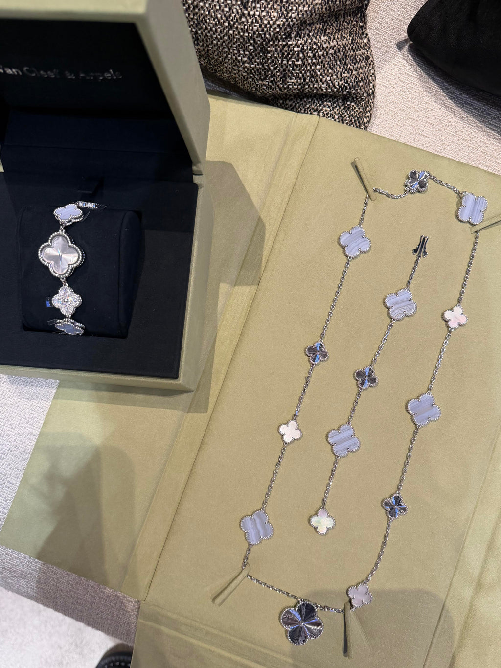 [Timi] 25 NEW CLOVER 15 MOTIFS PURPLE CHALCEDONY