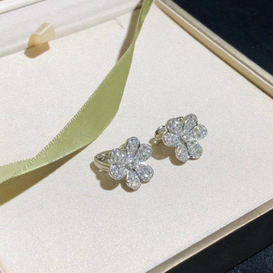 TimiFRIVOLE SILVER FLOWER DIAMOND EARRINGS