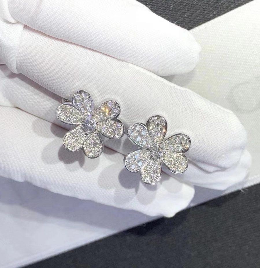 TimiFRIVOLE SILVER FLOWER DIAMOND EARRINGS