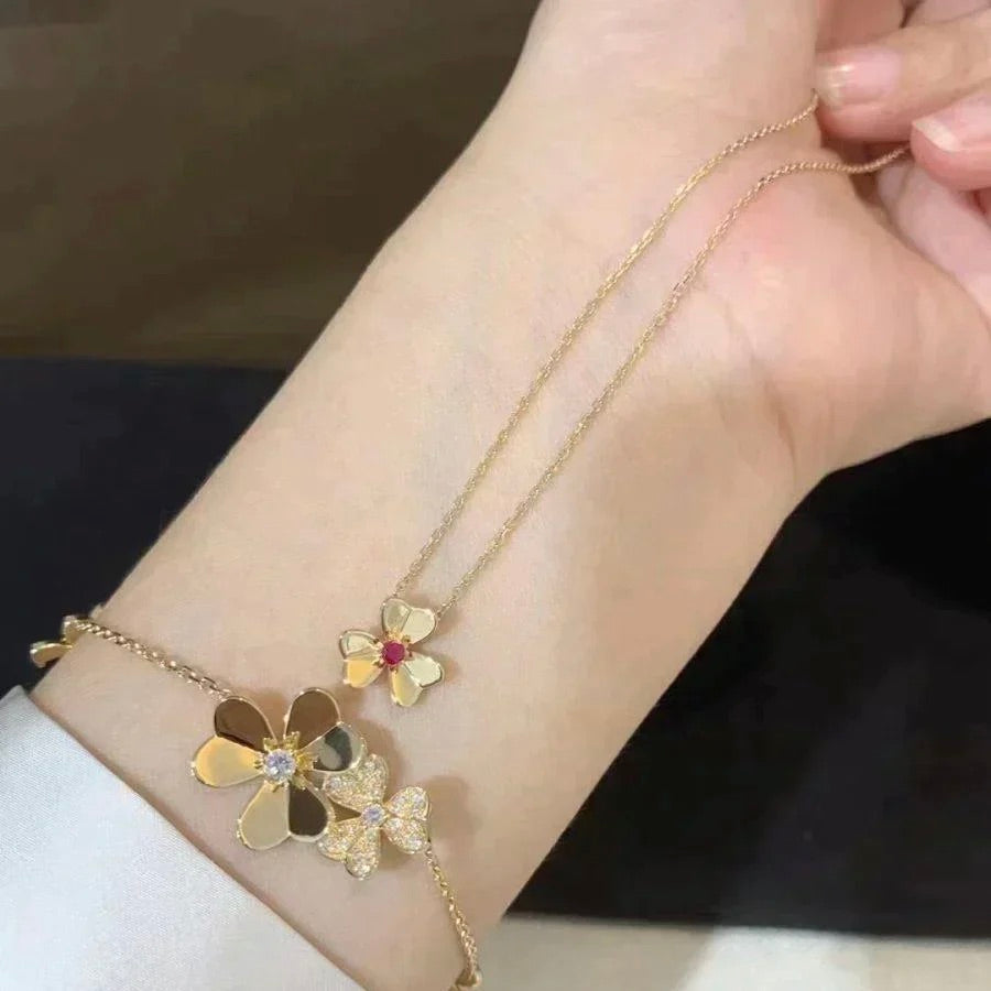 TimiFRIVOLE GOLD FLOWER NECKLACE