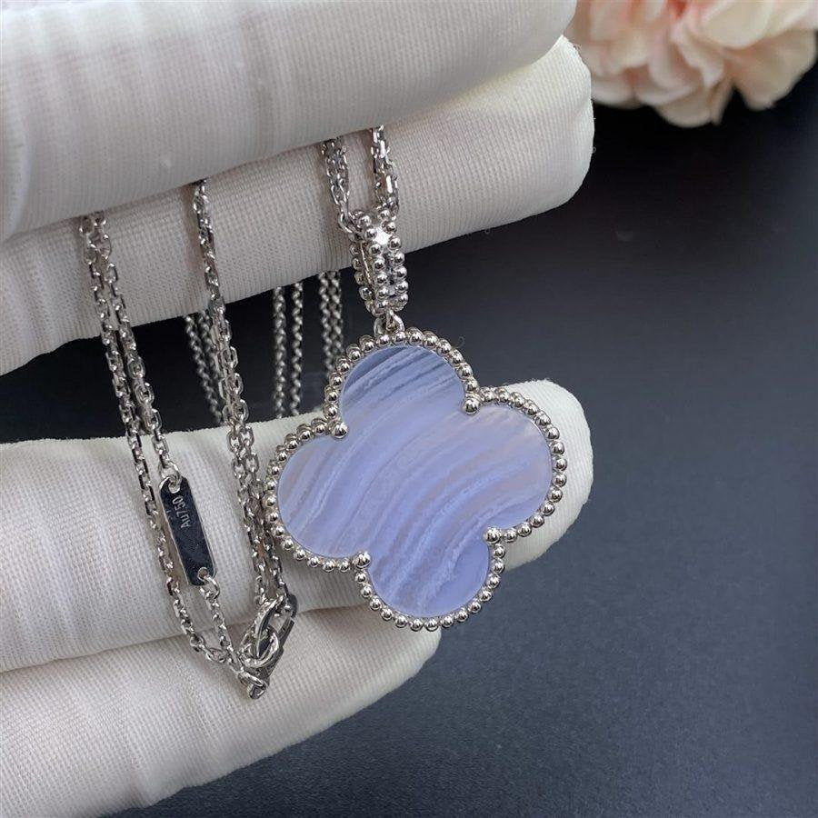 TimiCLOVER SILVER CHALCEDONY BIG CLOVER NECKLACE