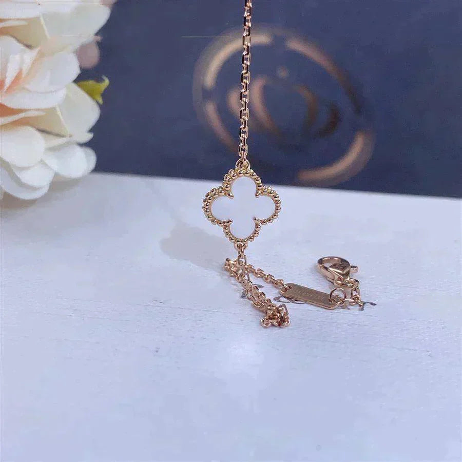 ¡®Timi¡¯CLOVER WHITE MOP SINGLE FLOWER BRACELET