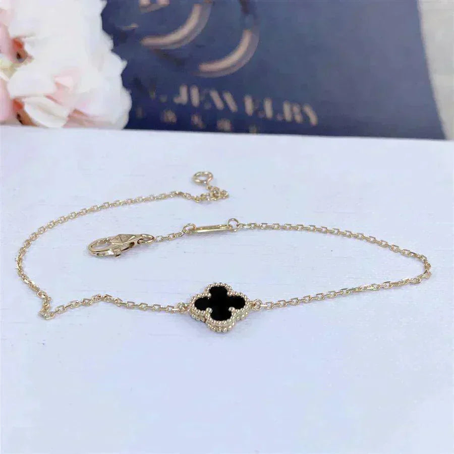 ¡®Timi¡¯CLOVER ONYX SINGLE FLOWER BRACELET