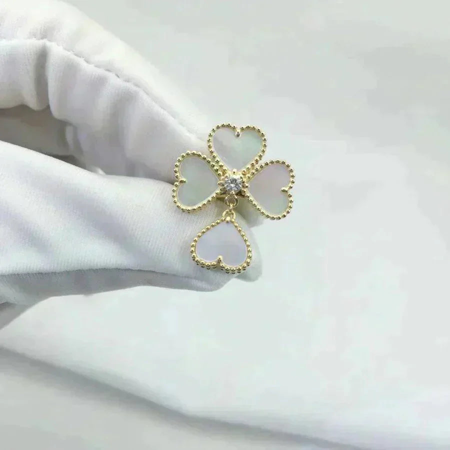 TimiSWEET CLOVER WHITE MOP RING